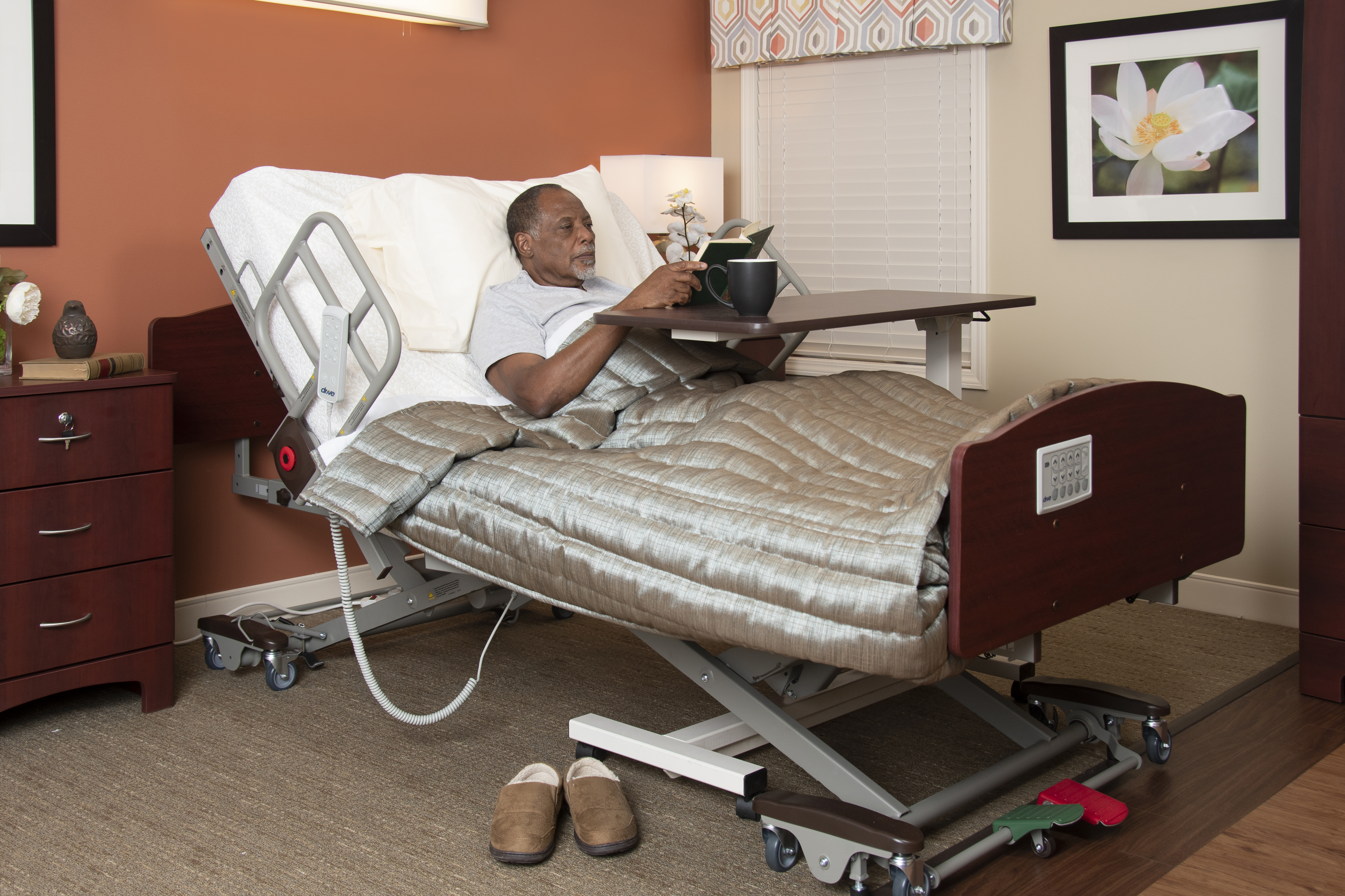 Long Term Care Fully Adjustable Trendelenburg Low Bed